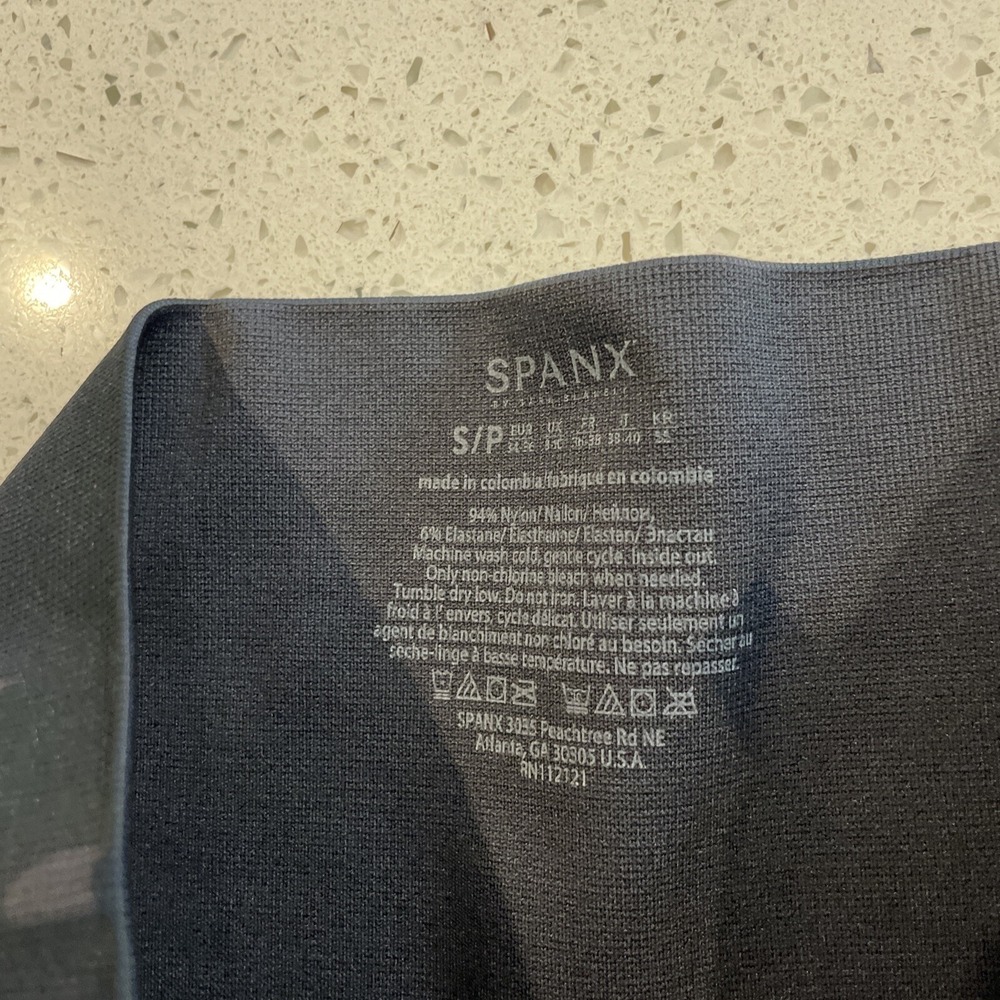Spanx Leggings Womens Small Look at Me Now Seamless Grey Black Camo Camouflage - Picture 4 of 5